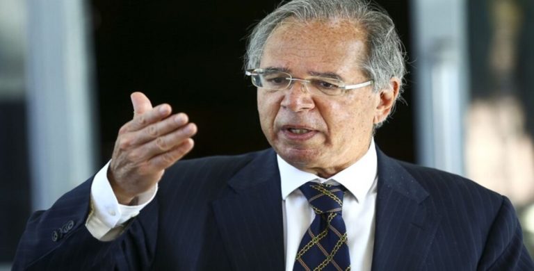 O ministro da Economia, Paulo Guedes, durante entrevista coletiva.