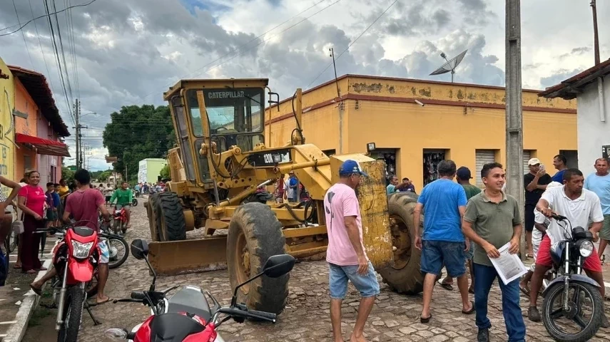 prefeito-coloca-maquina-rua-para-impedir-obras-do-governo-diz-populacao-ad1da62c-589f-4561-8a48-8b9beef06697.jpg